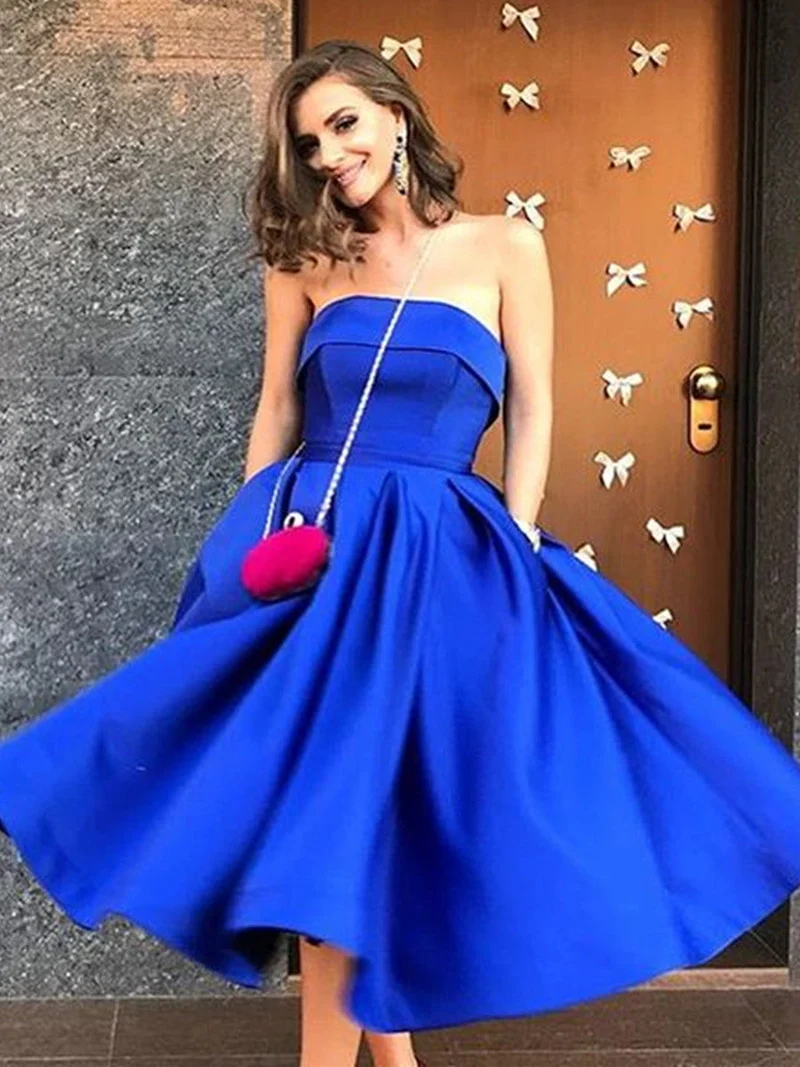 Robe de bal trapèze en satin bleu roi avec poches