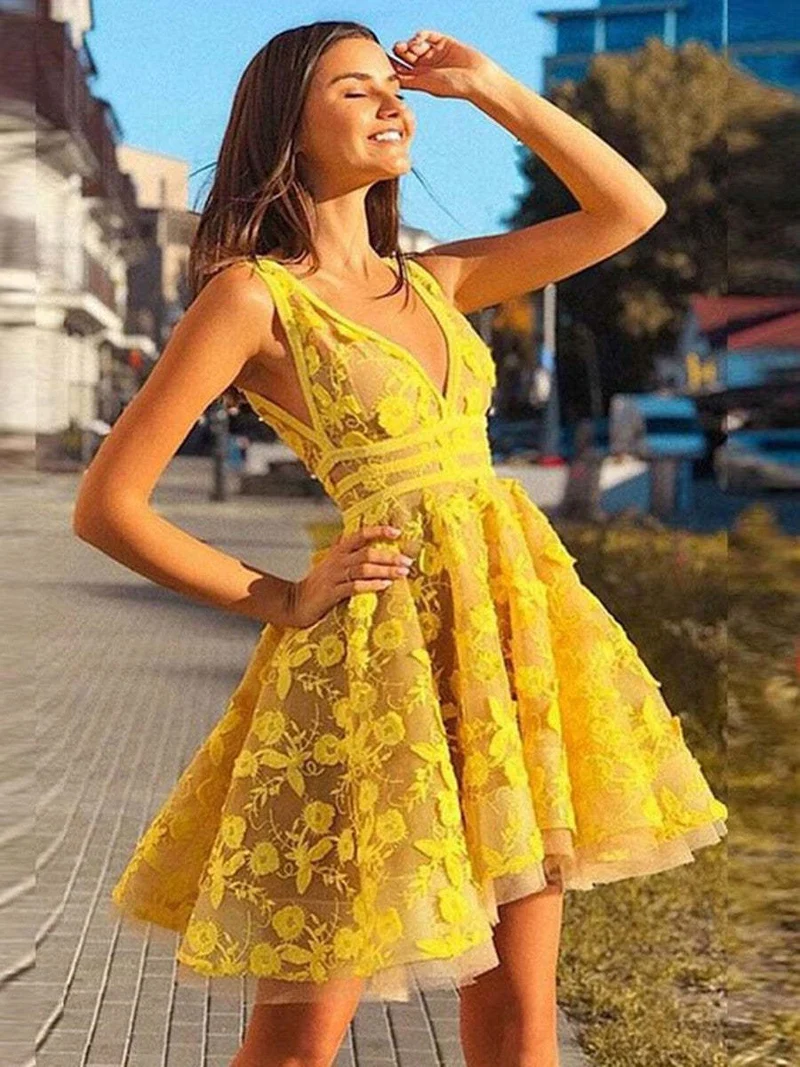 Robe de bal courte jaune unique à col en V et appliques en dentelle
