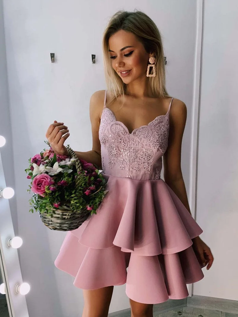 Robe de bal de fin d'année courte en dentelle rose bordeaux, coupe trapèze, col en V