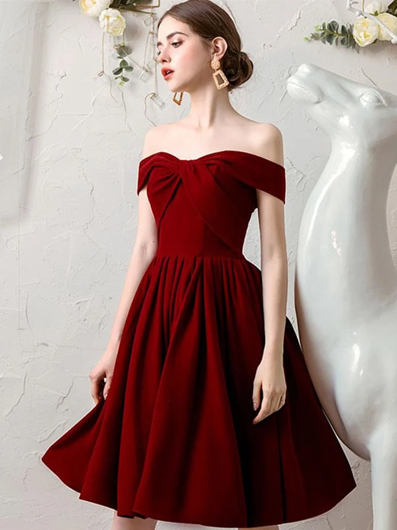 Robe de bal courte bordeaux à épaules dénudées, tenue de soirée formelle de remise de diplôme