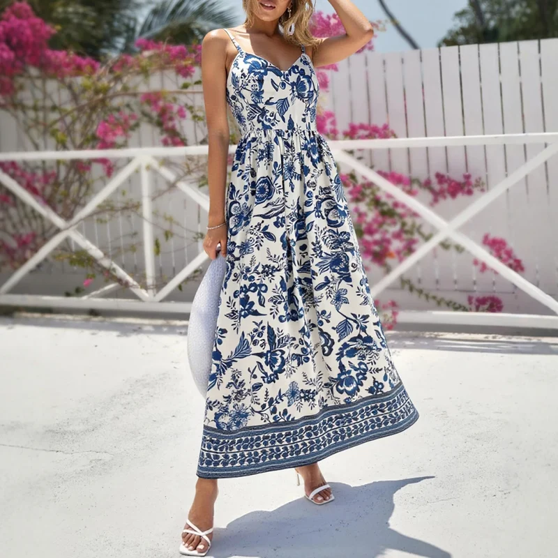 Femme robe chic blanche et bleue