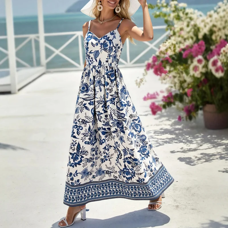 Femme robe chic blanche et bleue