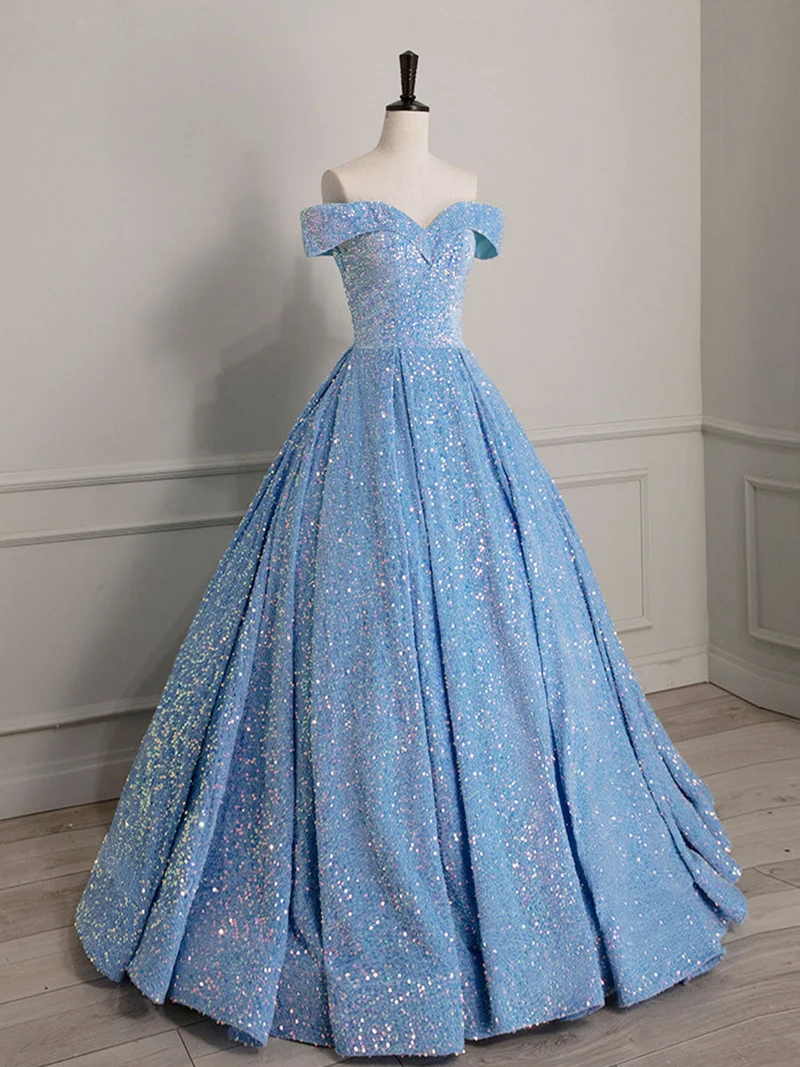 Robe de bal bleu clair scintillante à épaules dénudées et paillettes