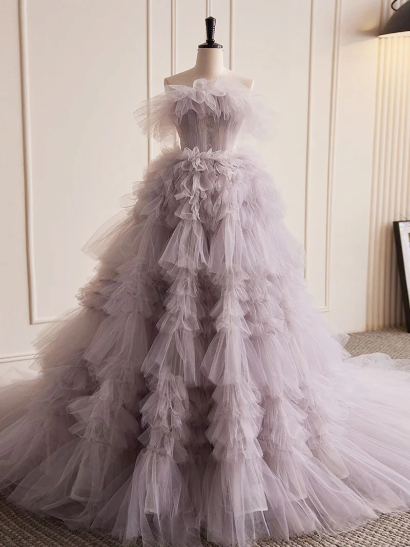Robe de bal bouffante sans bretelles, violet poussiéreux, à plusieurs niveaux