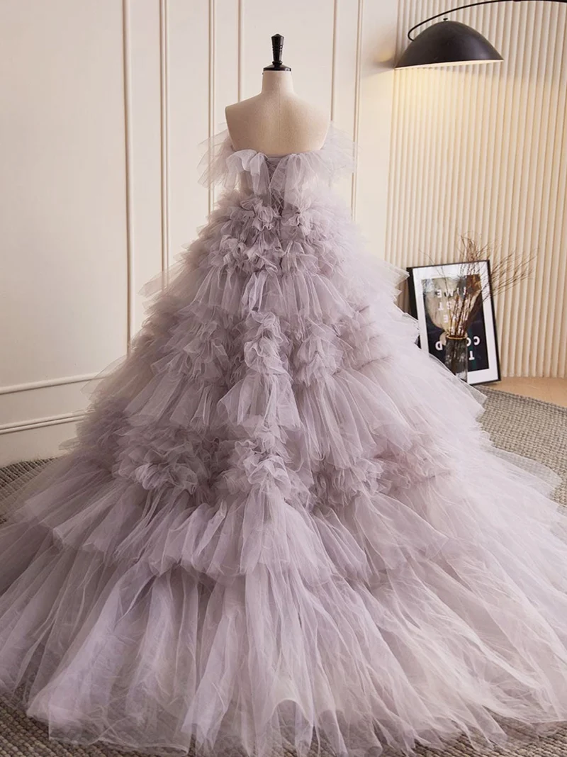 Robe de bal bouffante sans bretelles, violet poussiéreux, à plusieurs niveaux