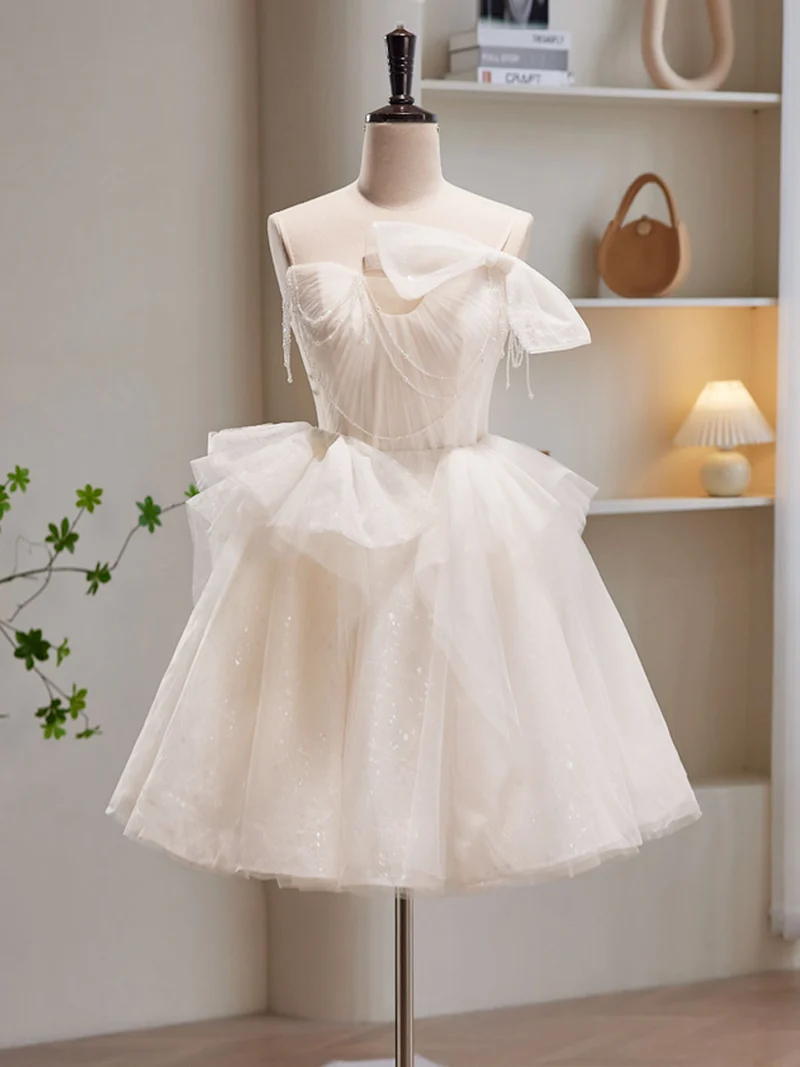Robe de soirée courte blanche sans bretelles