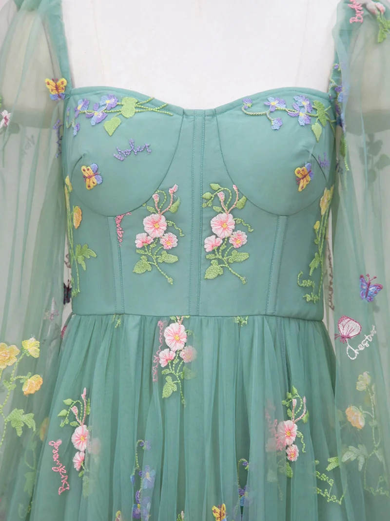 Robe de bal bohème en dentelle verte, longueur thé, corset, manches longues