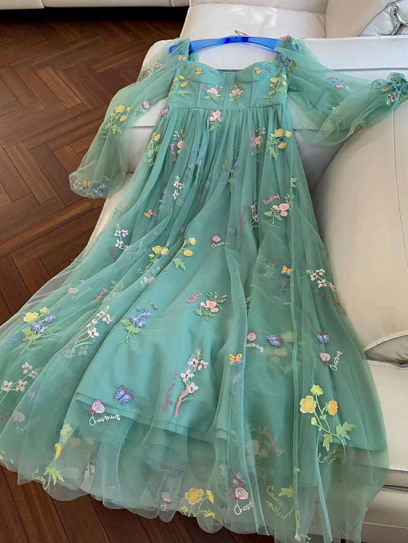 Robe de bal bohème en dentelle verte, longueur thé, corset, manches longues