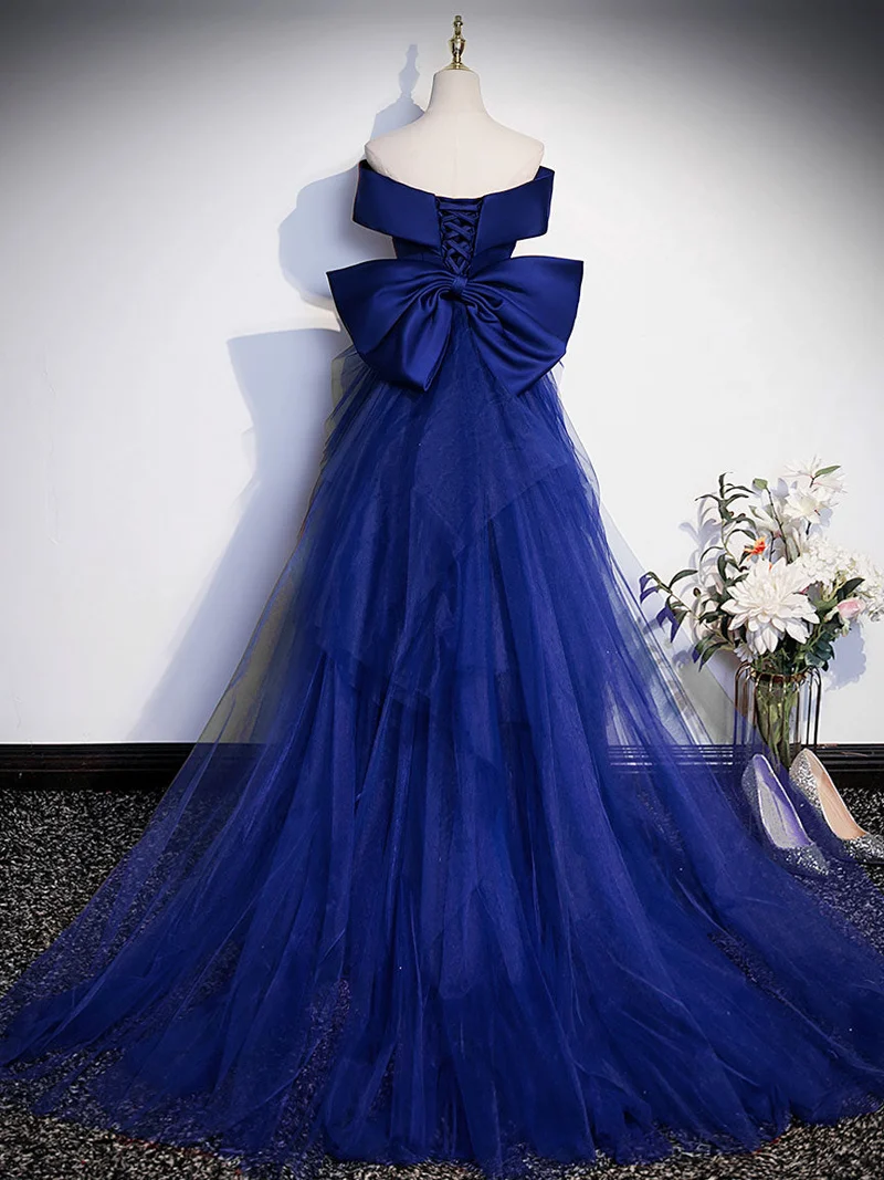 Robe formelle sirène bleu royal à épaules dénudées et col superposé