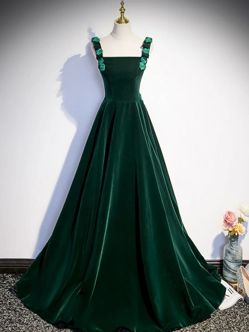 Robe de bal trapèze en velours vert émeraude à bretelles roses