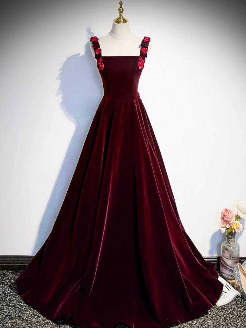 Robe de bal trapèze en velours vert émeraude à bretelles roses