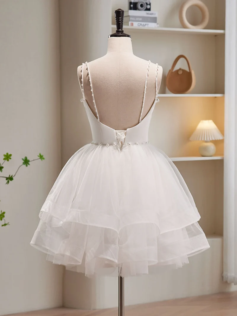 Jolie robe de soirée courte blanche à plusieurs niveaux, robe formelle