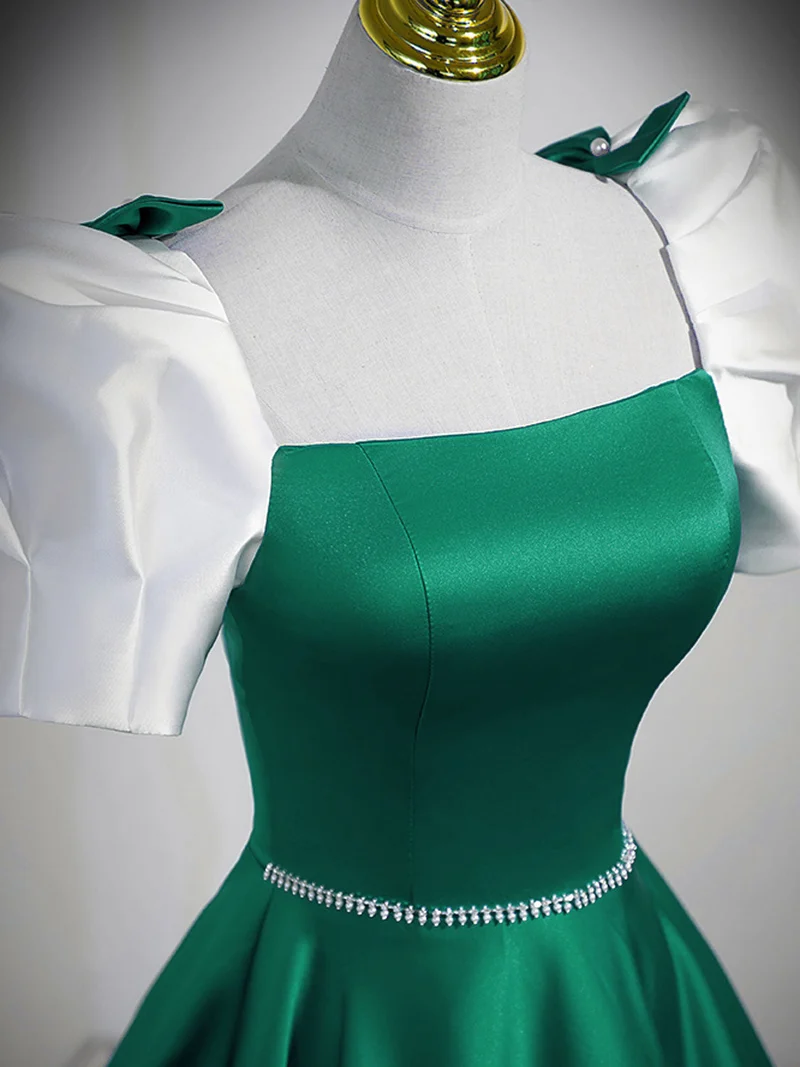 Robe de bal longue trapèze vert émeraude à col carré