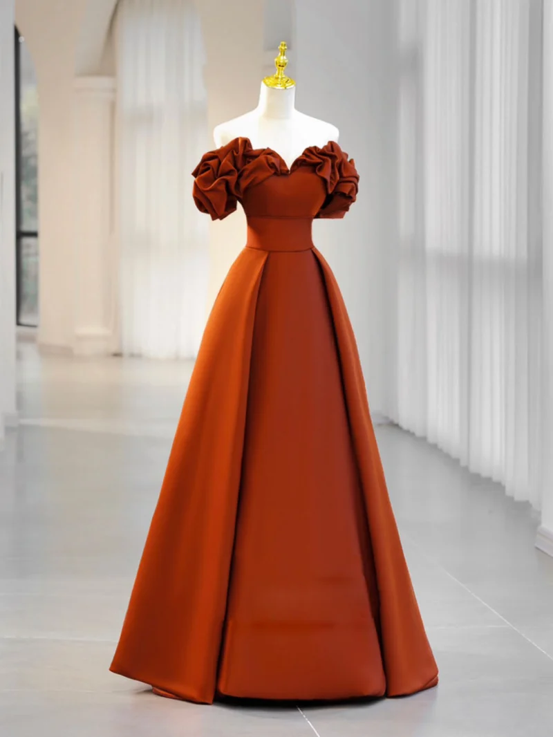 Robe de bal simple orange en satin à épaules dénudées