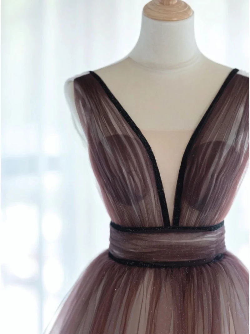 Robe de soirée romantique en tulle à col en V plongeant et robe de bal ombrée