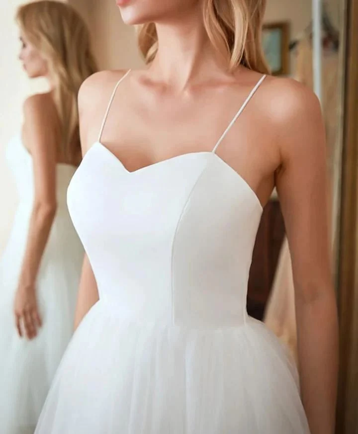 Robe de réception de mariage courte en tulle des années 50 avec bretelles spaghetti