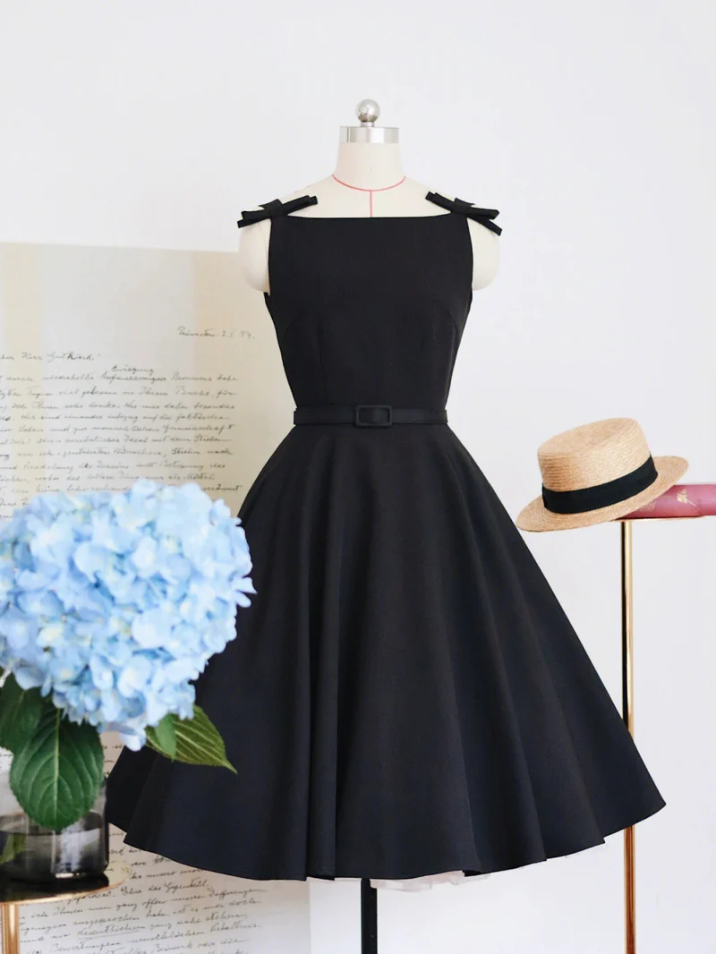 Années 1950 Petite robe noire vintage Mme Maisel