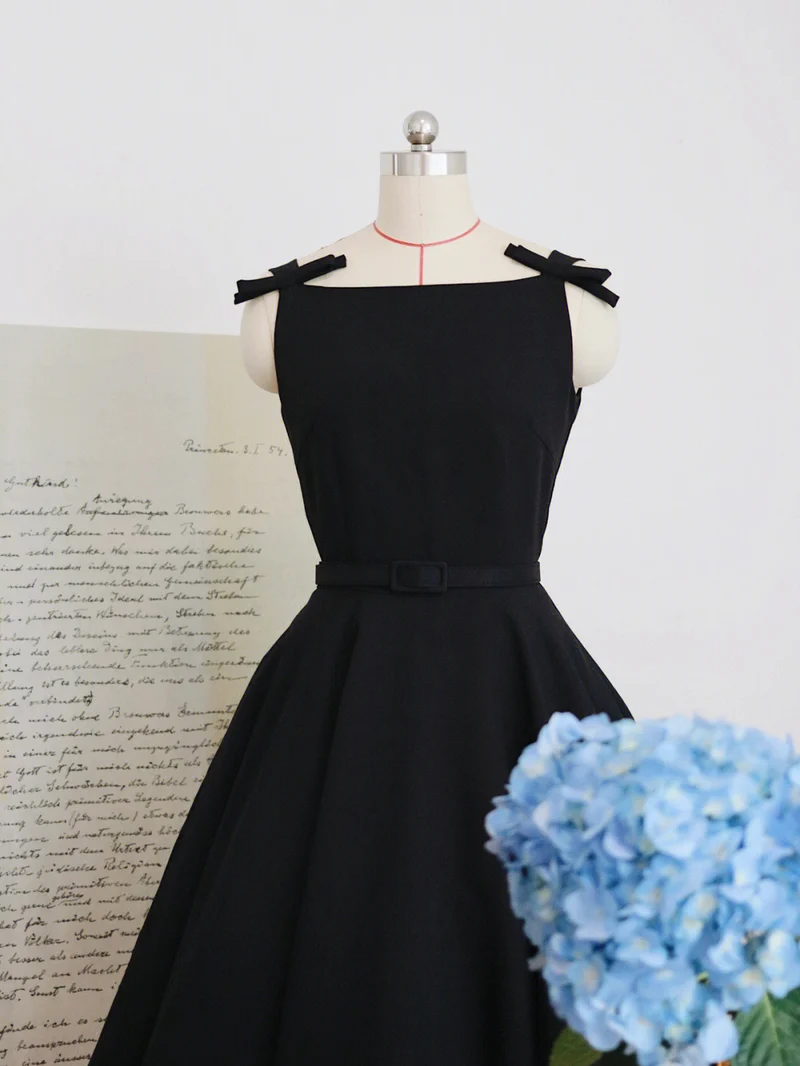 Années 1950 Petite robe noire vintage Mme Maisel
