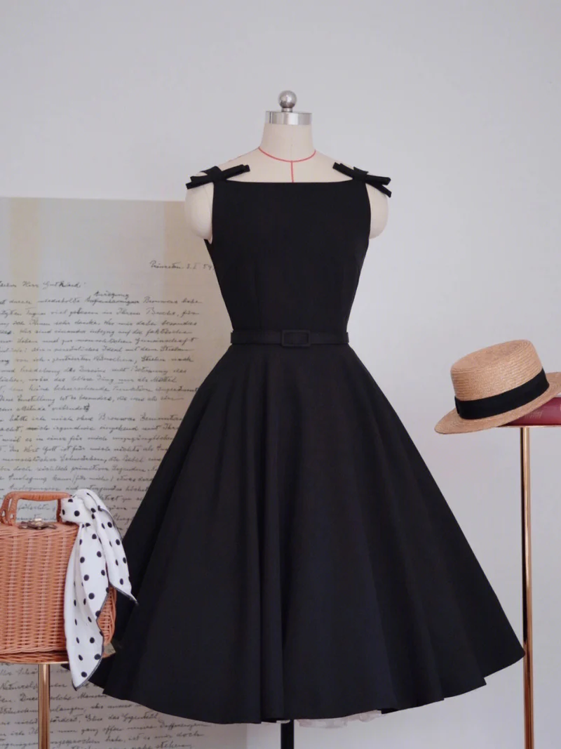 Années 1950 Petite robe noire vintage Mme Maisel