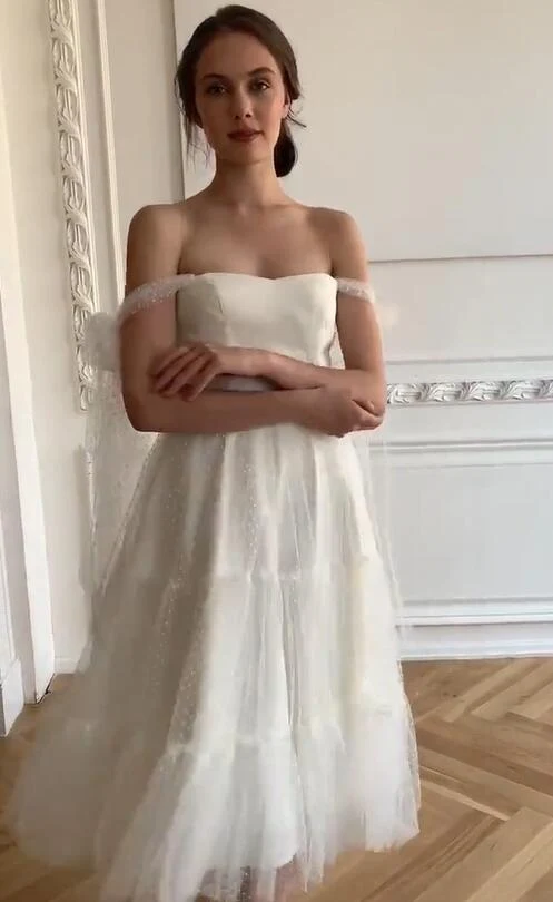 Robe de réception de mariage courte fluide blanche à pois