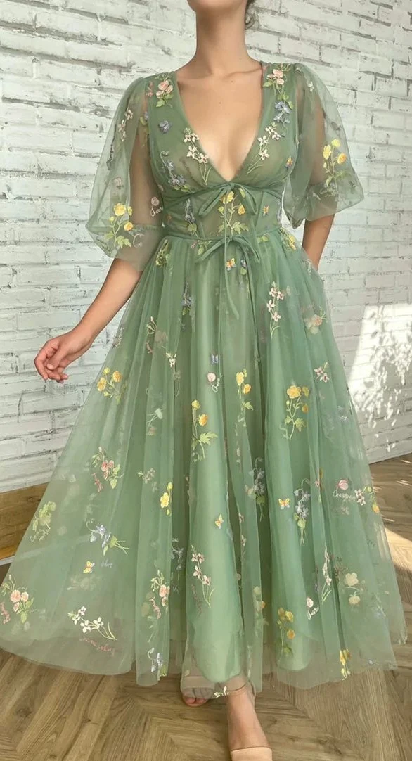 Robe de bal en dentelle longueur cheville vert sauge avec manches à bulles