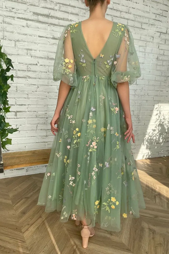 Robe de bal en dentelle longueur cheville vert sauge avec manches à bulles