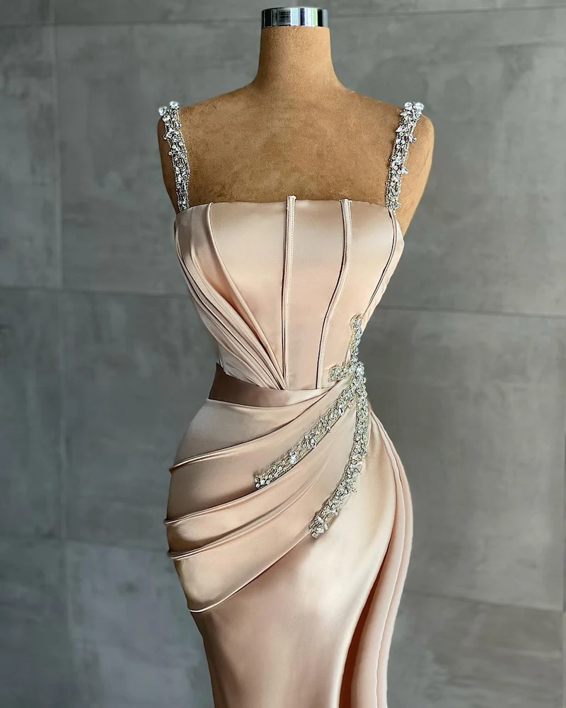 Robe de bal noire champagne pour fille courbée