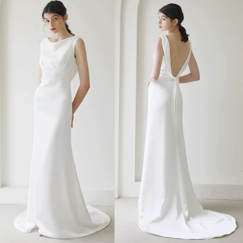 Robe de mariée fourreau en soie simple avec dos nu