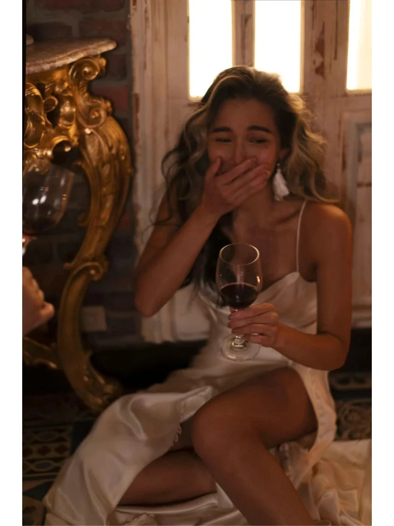 Robe de mariée bohème décontractée en soie avec fente latérale