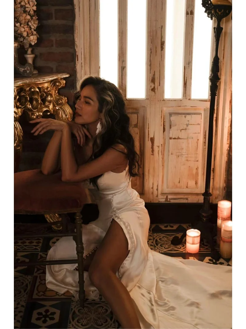 Robe de mariée bohème décontractée en soie avec fente latérale