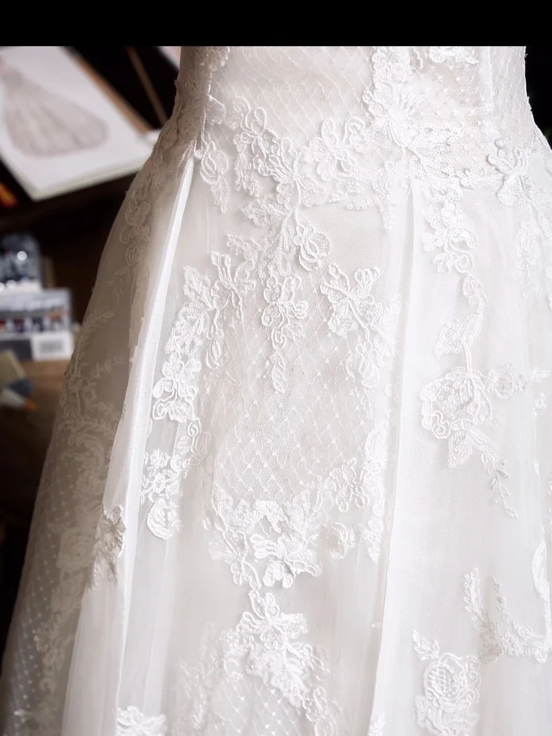 Robe de mariée chic en dentelle à épaules dénudées