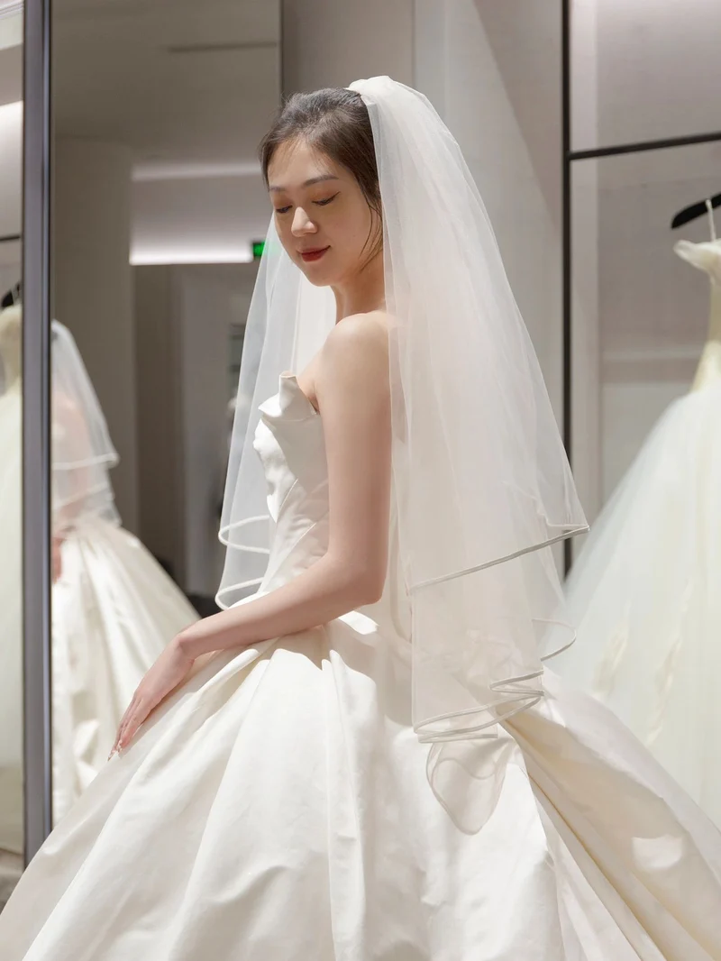 Robe de bal élégante en soie sans bretelles pour mariage