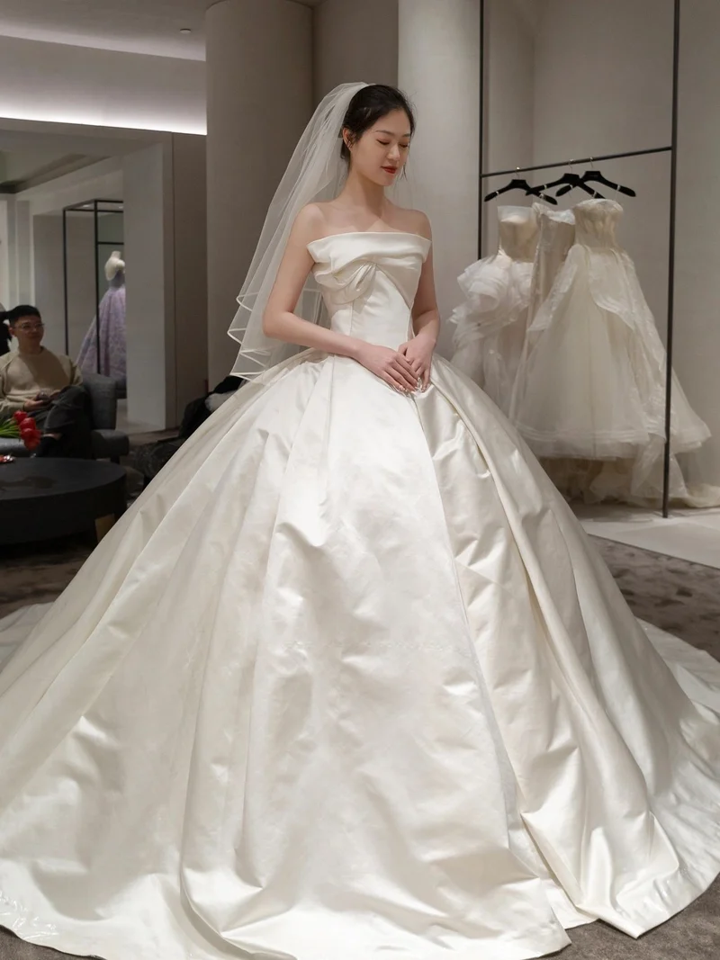 Robe de bal élégante en soie sans bretelles pour mariage