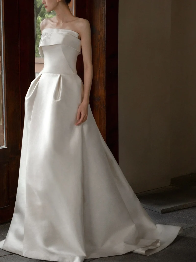 Robe de mariée champêtre en soie simple sans bretelles