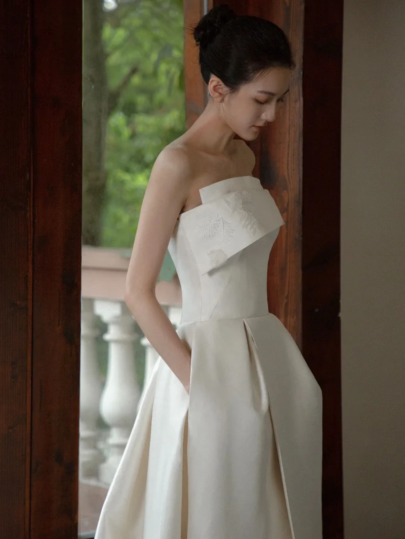 Robe de mariée champêtre en soie simple sans bretelles
