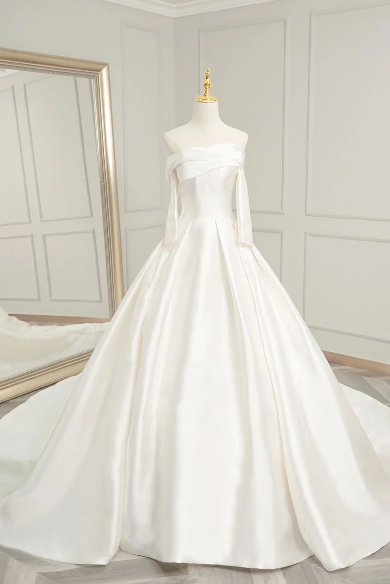 Robe de mariée simple en soie avec manches
