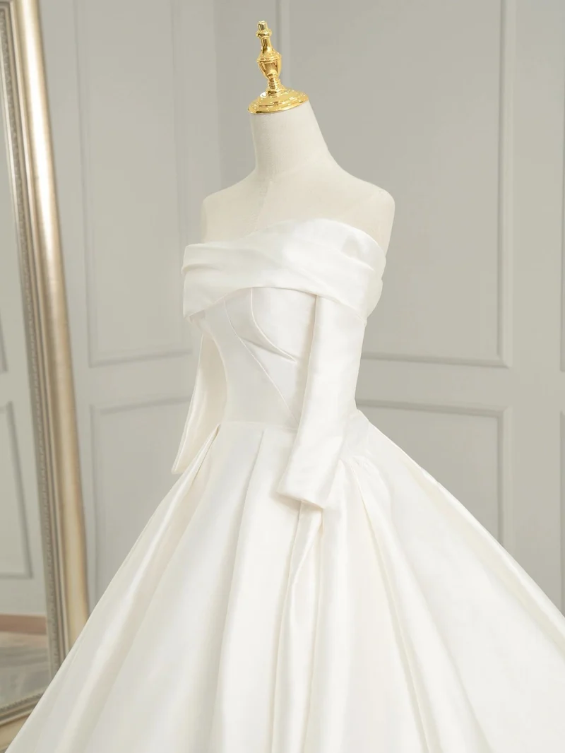Robe de mariée simple en soie avec manches