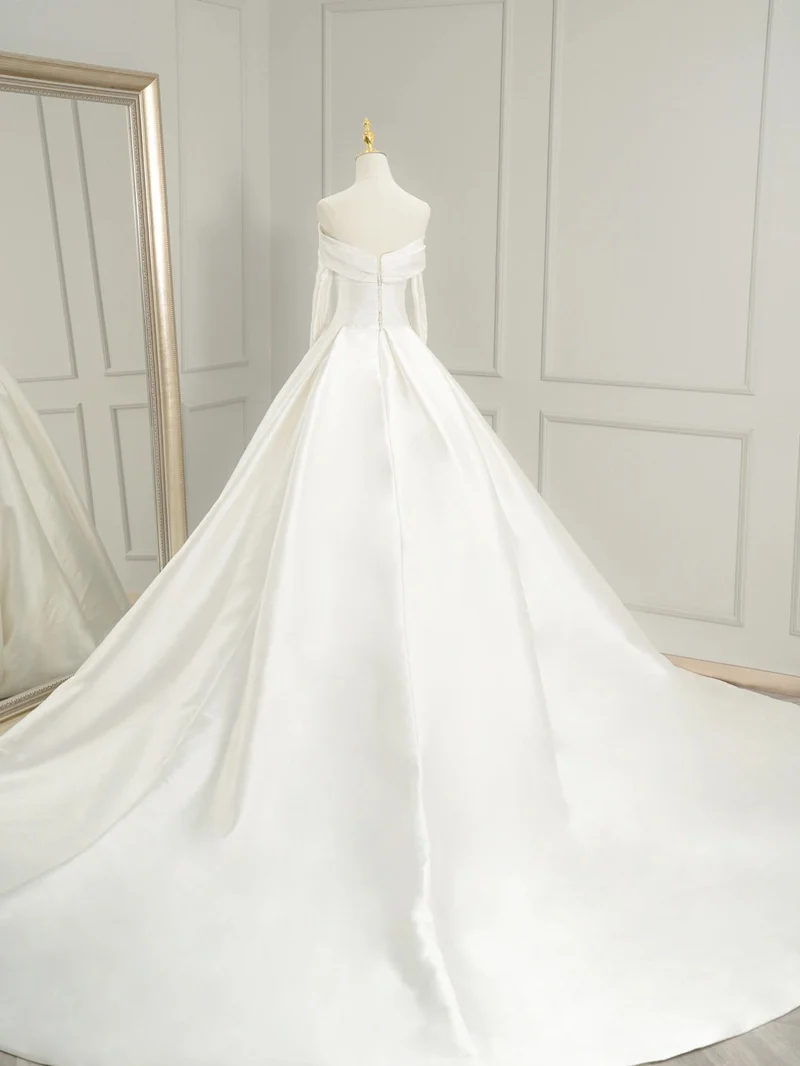 Robe de mariée simple en soie avec manches