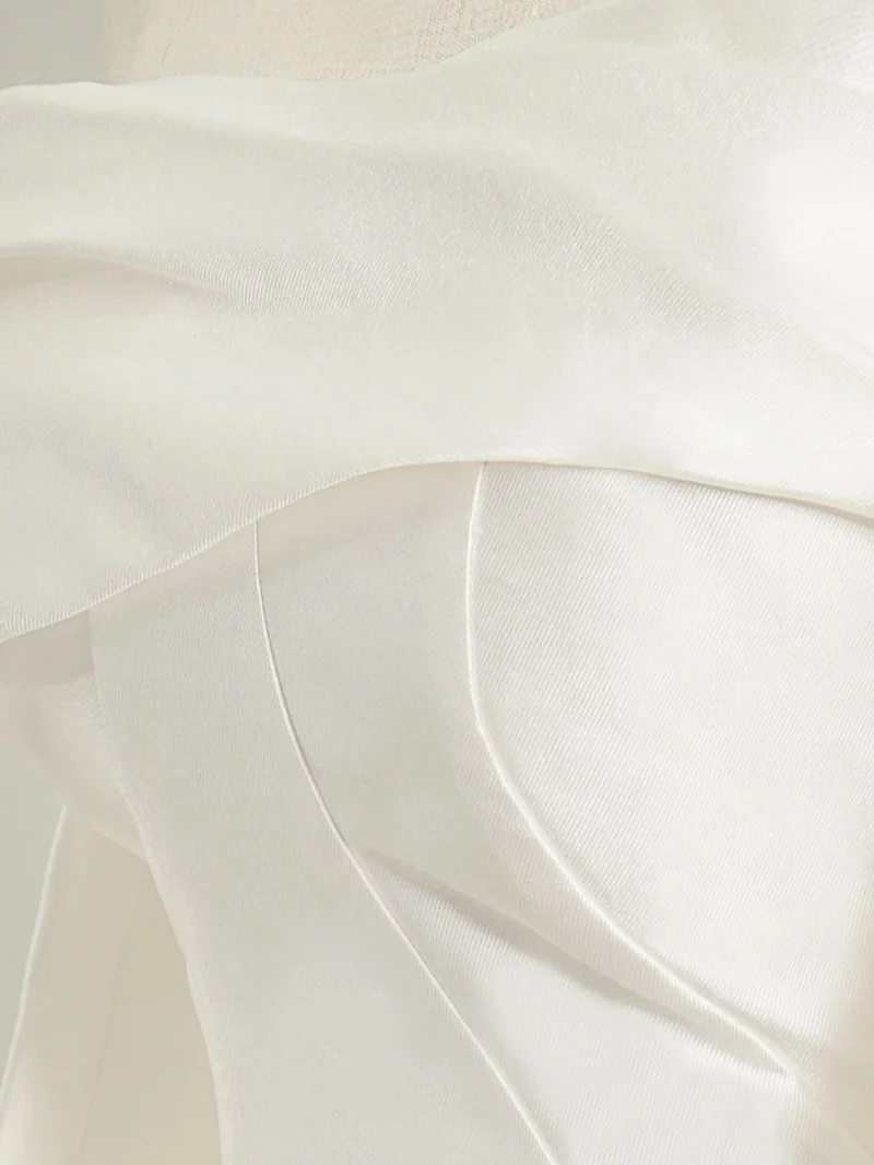 Robe de mariée simple en soie avec manches