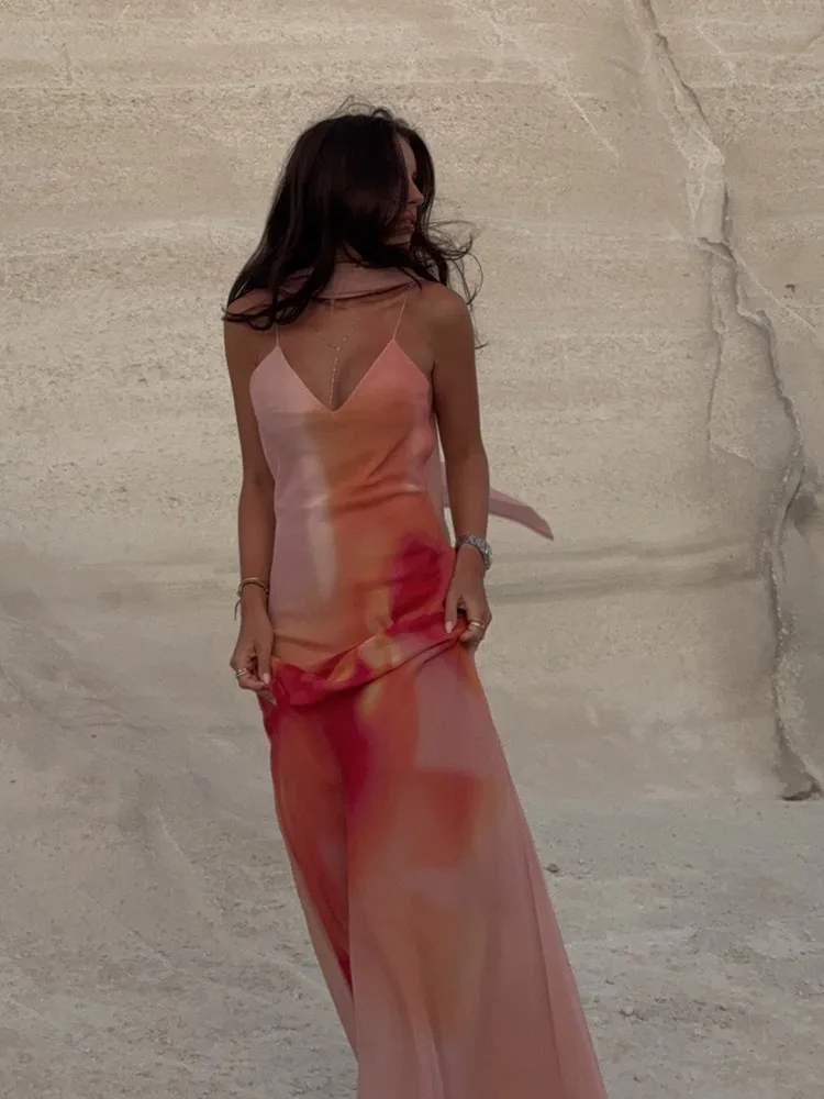 Robe Chic a Bretelles en Satin