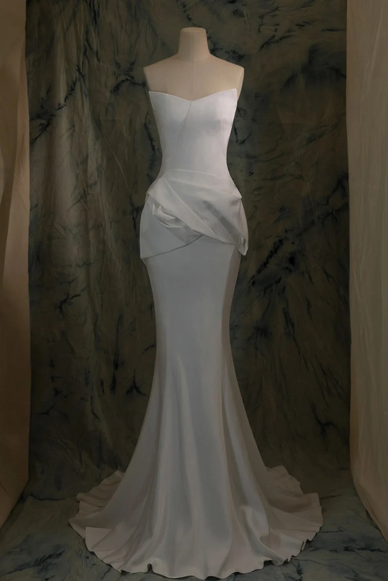 Robe de mariée sirène en soie extensible sans bretelles élégante