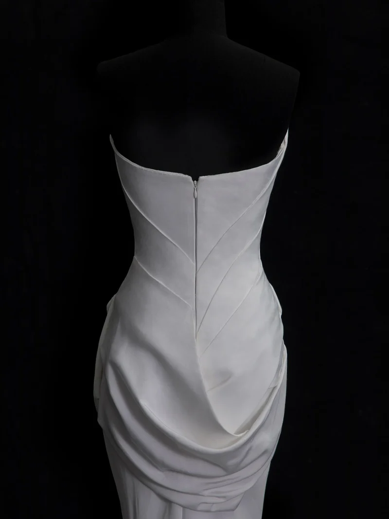 Robe de mariée sirène en soie extensible sans bretelles élégante