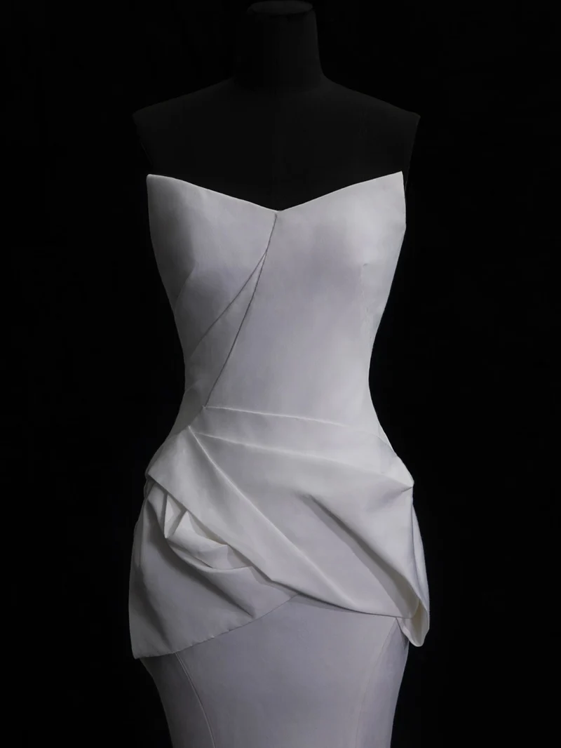 Robe de mariée sirène en soie extensible sans bretelles élégante
