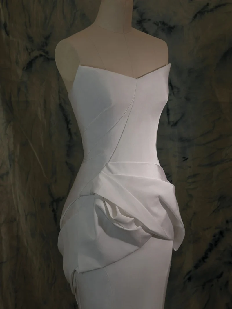 Robe de mariée sirène en soie extensible sans bretelles élégante