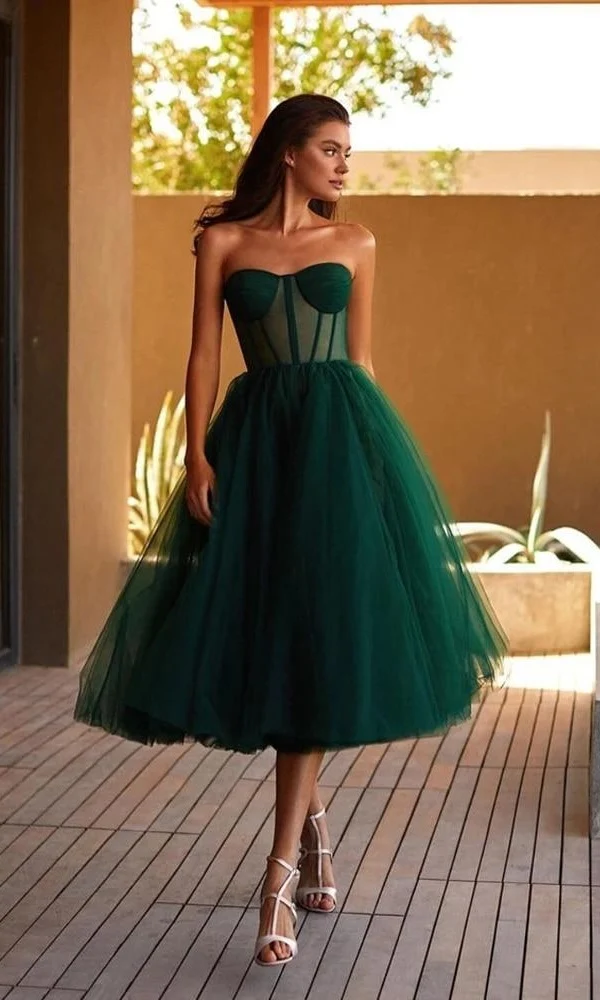 Robe mi-longue formelle en tulle vert émeraude avec haut corset