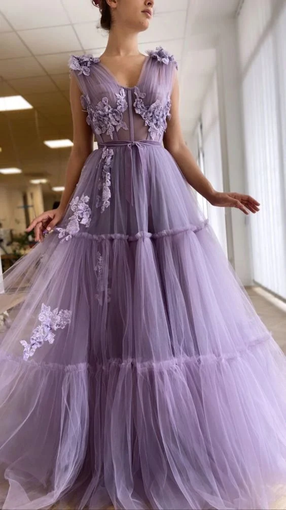 Robe de bal transparente en tulle violet