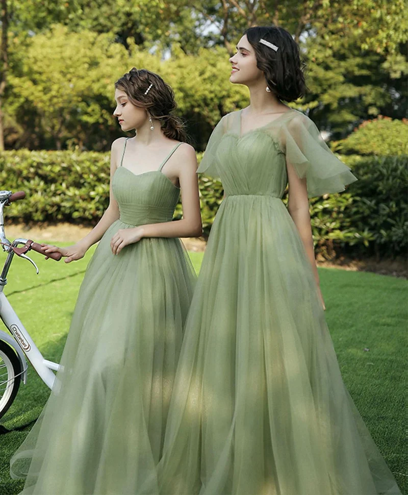 Robes de demoiselle d'honneur en tulle dépareillées vert sauge
