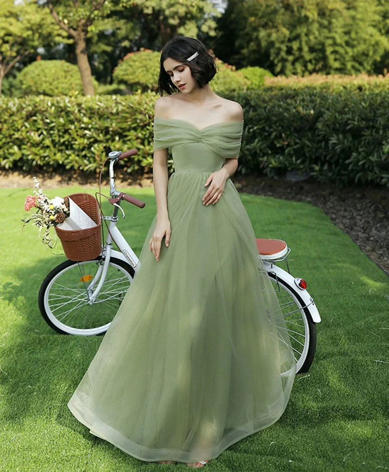 Robes de demoiselle d'honneur en tulle dépareillées vert sauge