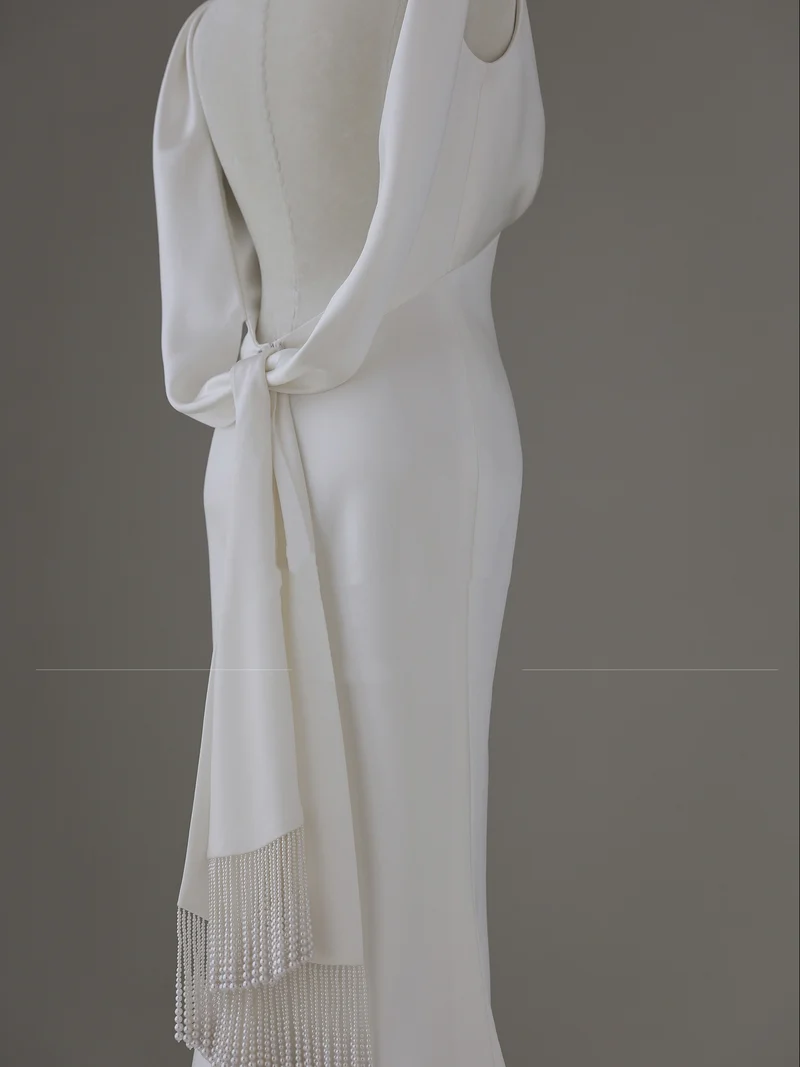Robe de mariée fourreau vintage en soie à manches longues