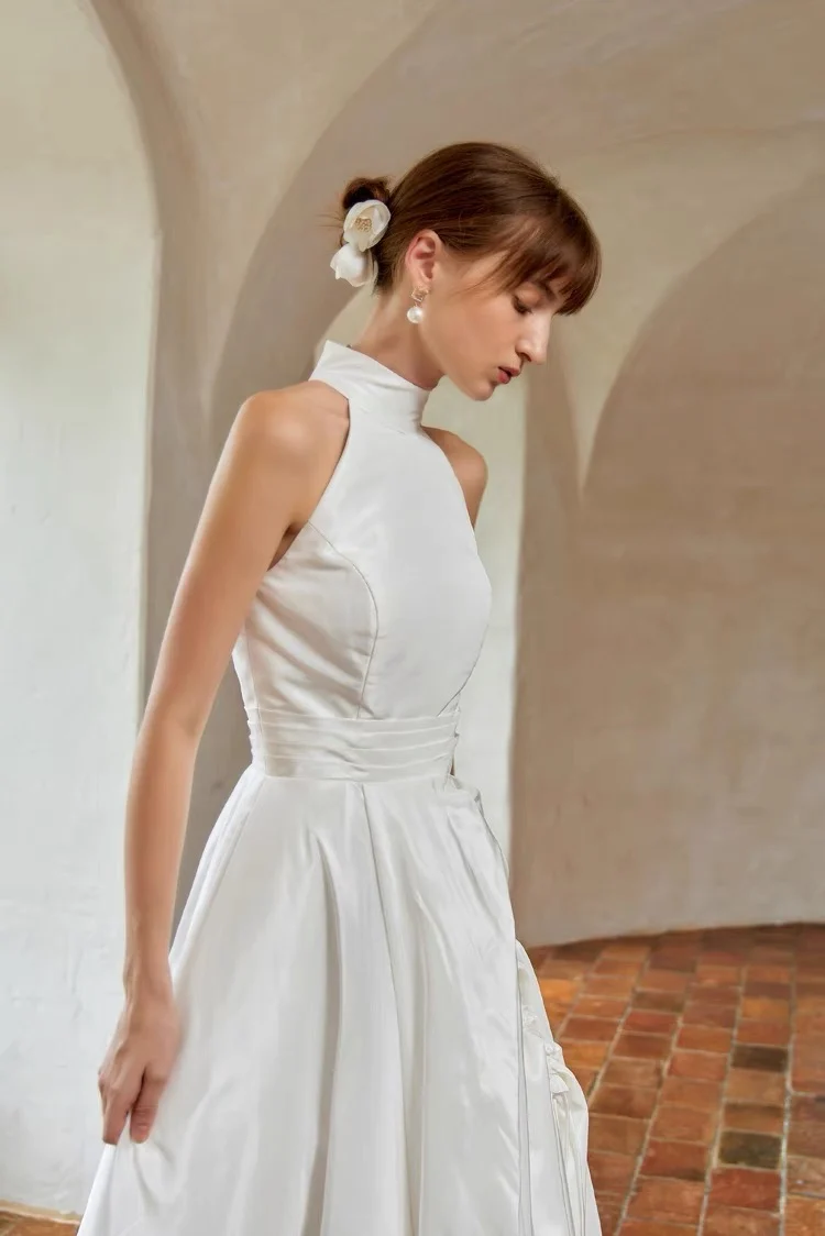 Robe de mariée vintage en satin duchesse de soie licol français